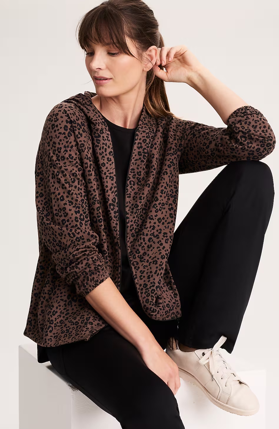 13962-Fit-Leopard-Printed-Zipper-Hoodie-4.jpg Fit Leopard-Printed Zipper Hoodie