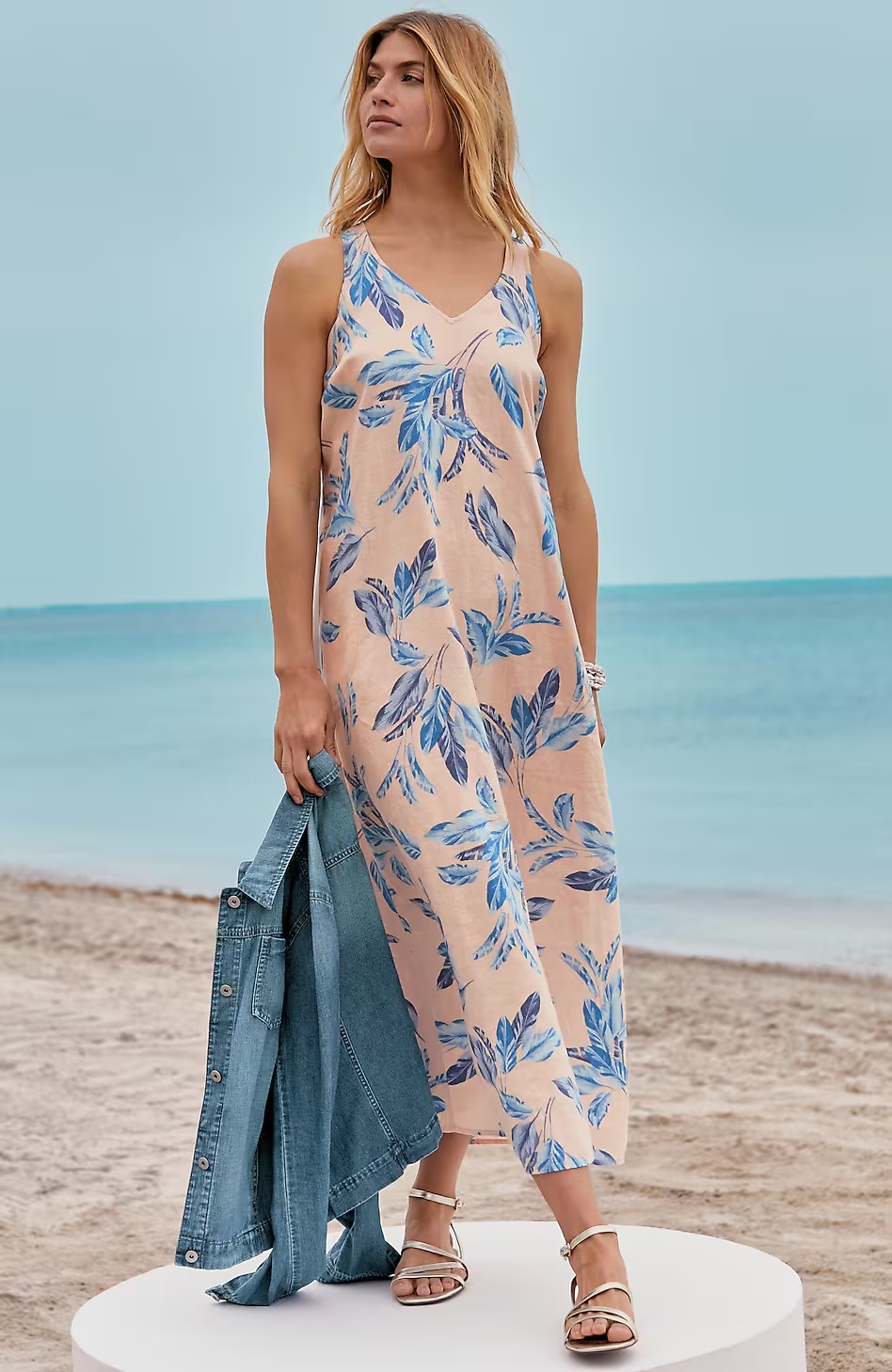 35840-Sleeveless-V-Neck-Maxi-Dress-9.jpg Sleeveless V-Neck Maxi Dress