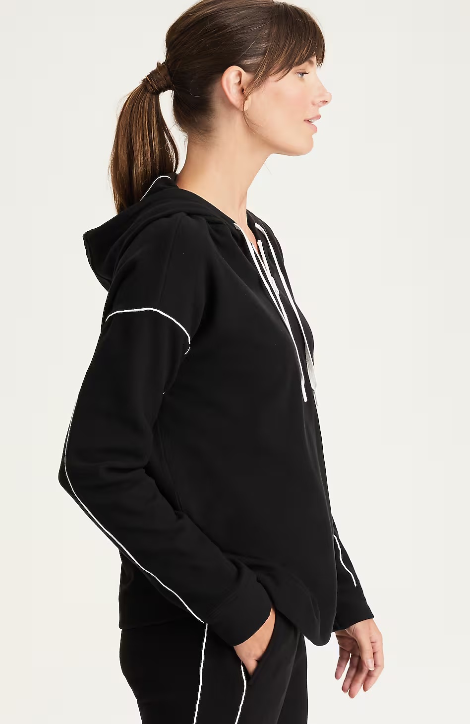 7898-Fit-Cozy-Contrast-Trimmed-Sweatshirt-5.jpg Fit Cozy Contrast-Trimmed Sweatshirt